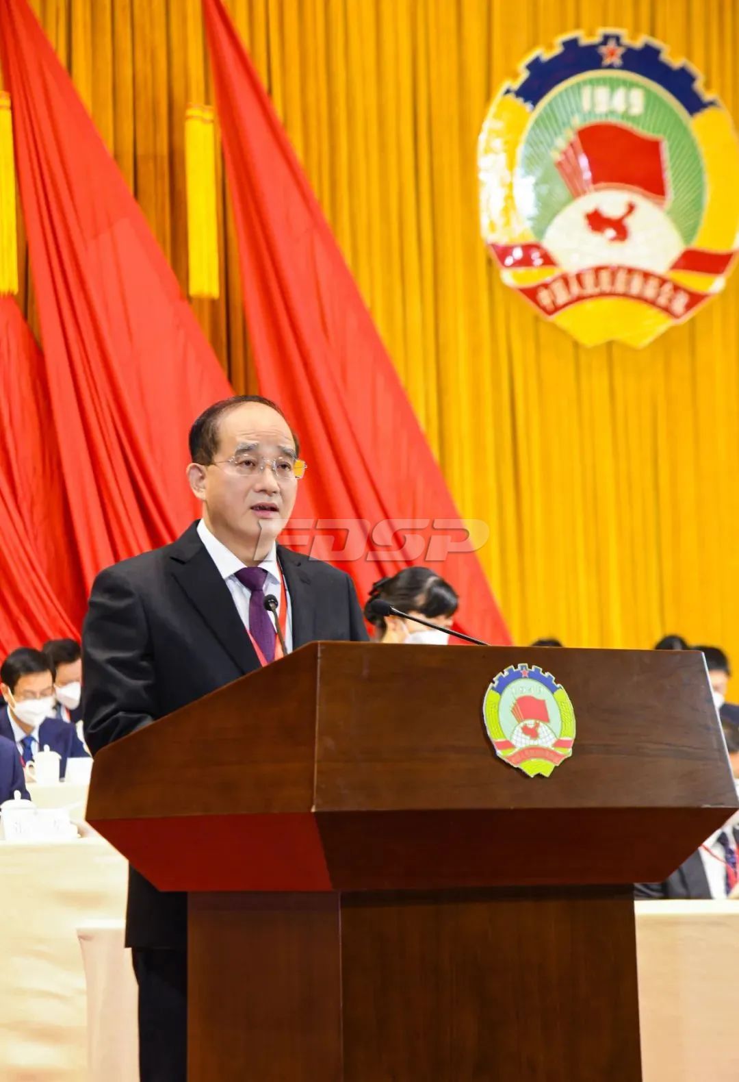 溧陽市政協(xié)十六屆二次會議勝利召開，良友股份董事長出席并獲兩項殊榮(圖3)